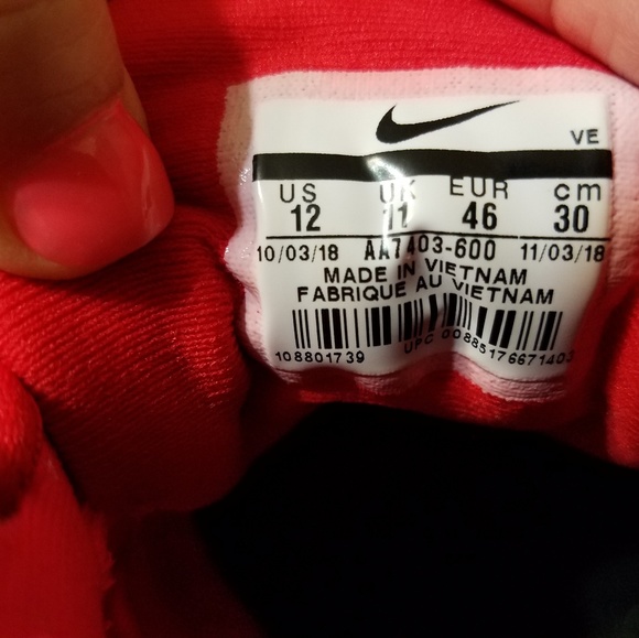 Nike 2018 red running shoes - Picture 3 of 8